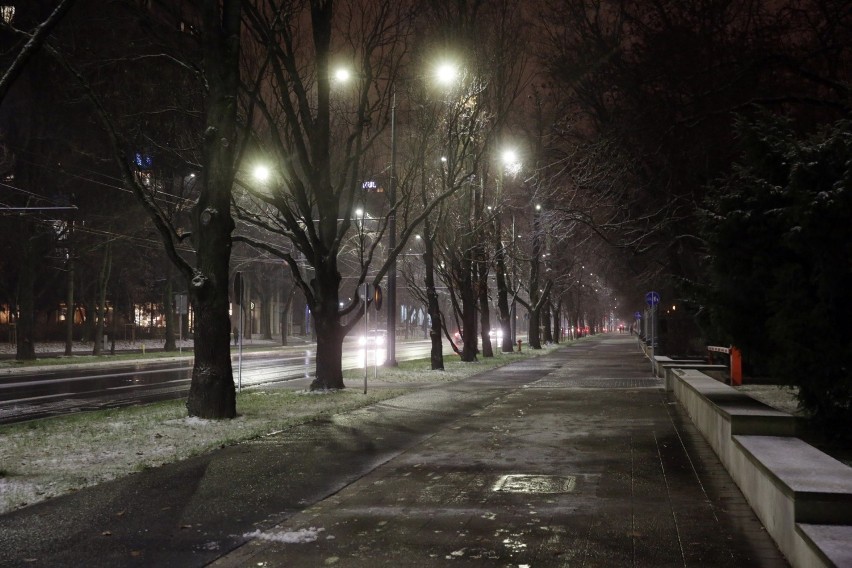 Opady śniegu w Lublinie. Jak wygląda sytuacja na drogach? Zobacz wideo i zdjęcia 