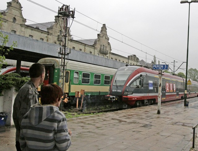 W wojnie o tory przegrywają pasażerowie pociągów