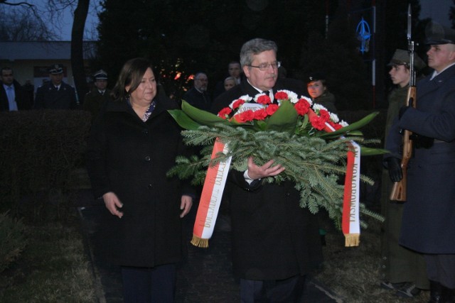Marzec:Bronisław Komorowski odwiedził Puławy. Prezydent odwiedził m.in.: Park Naukowo-Technologiczny i wraz z małżonką złożył kwiat pod komendą WKU.

Zobacz zdjęcia z wizyty.