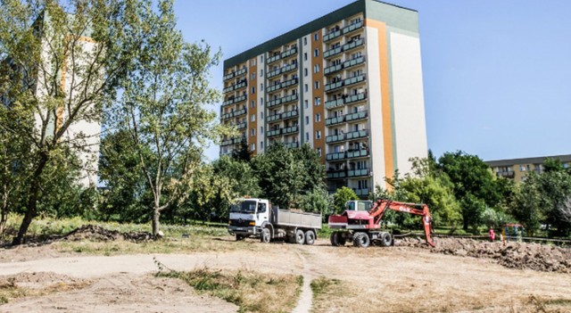 Na osiedlu Michałów rozpoczęły się już prace przy budowie parku. Będą tam tereny sporotowo-rekreacyjne dla mieszkańców w różnym wieku. Będą też nowe nasadzenia drzew i krzewów.