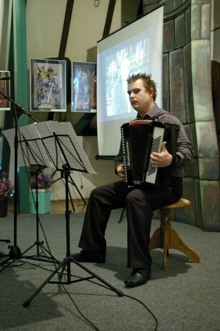 Filip Rejse (akordeon).