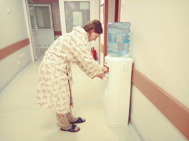 Szpital zakupił na oddziały dystrybutory z wodą dla pacjentów