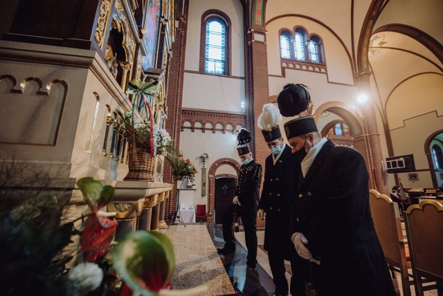 W Siemianowicach odbyły się coroczne obchody Barbórki. Górnicy oddali hołd tym, którzy nie wrócili z dołu kopalni. Zobacz zdjęcia.