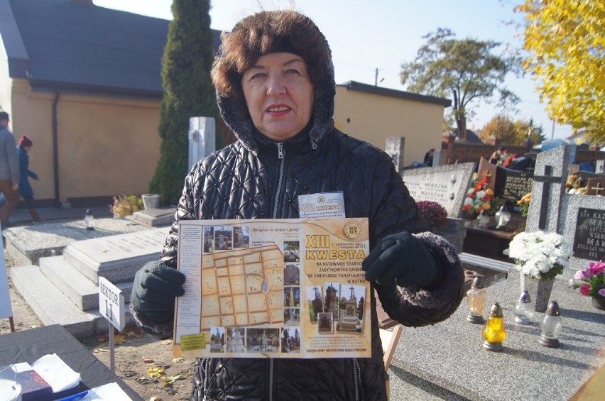 Kwestują na cmentarzu w Kutnie 