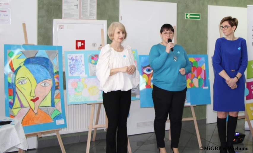 Wystawa "Zaczarowany świat autyzmu" autorstwa uczniów ZSS w Wieluniu