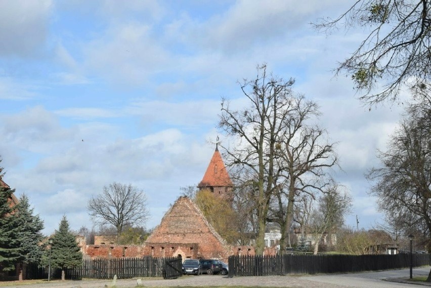 Muzeum Zamkowe w Malborku odbudowało średniowieczne budynki. Po ruinach z 1945 roku nie ma już śladu