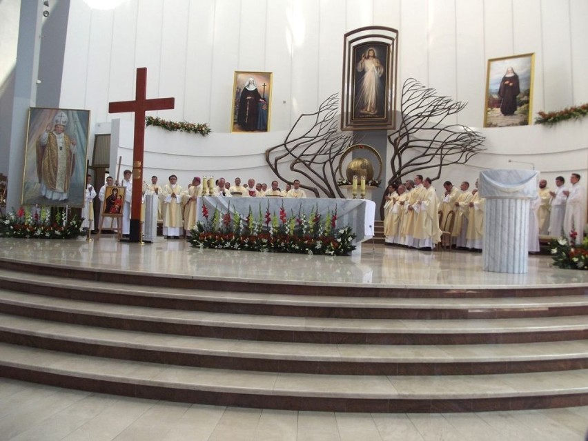 Podczas koncelebracji mszy św. w Sanktuarium Bożego...