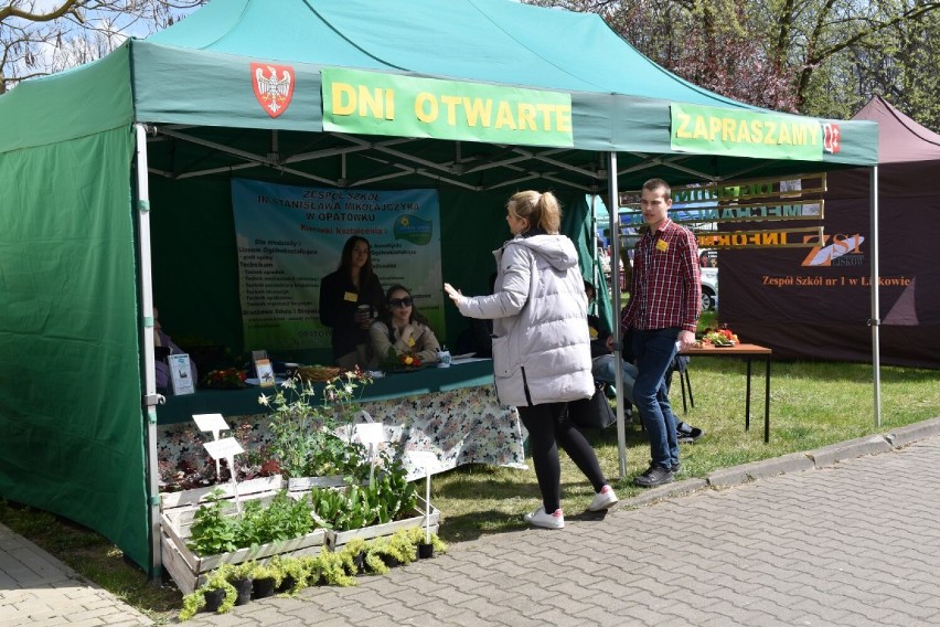 Wiosenne Targi Ogrodniczo- Rolnicze w Opatówku już pierwszego dnia przyciągnęły tłumy. ZDJĘCIA