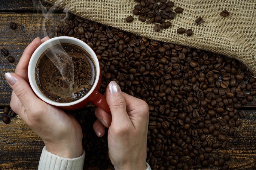 Specjaliści zalecają spożywania do 400 mg kofeiny dziennie....