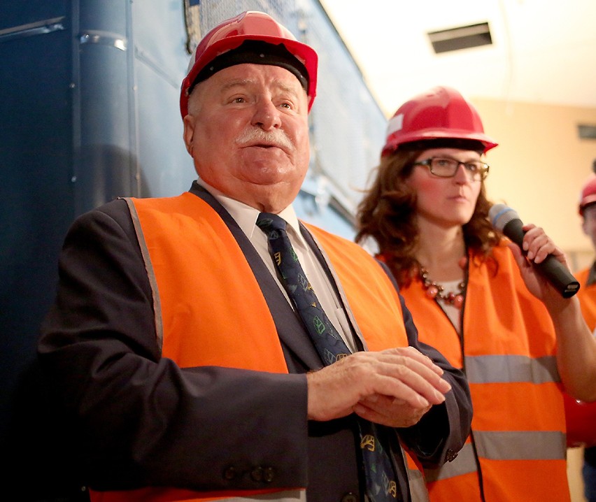 Wizyta Lecha Wałęsy na budowie Europejskiego centrum...