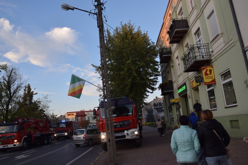 Pożar w kamienicy na placu Wolności w Zduńskiej Woli ZDJĘCIA