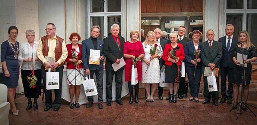 W sali balowej Pałacu Jedlinka uhonorowano 24 pary, które...