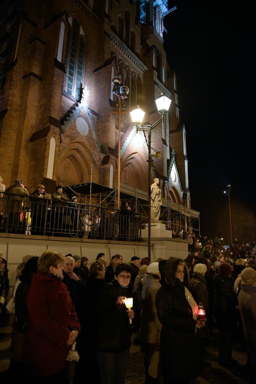 Droga Krzyżowa przeszła ulicami Białegostoku [ZDJĘCIA]