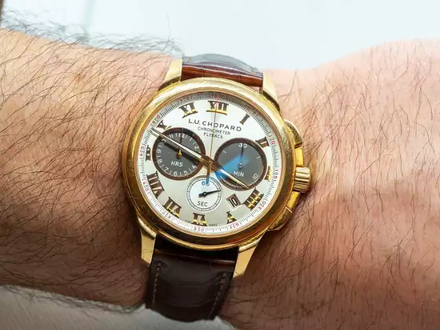 Częstochowa. Urząd skarbowy sprzedaje trzy zegarki i złoty łańcuch za ponad 100 tys. zł! Te cacka robią wrażenie
