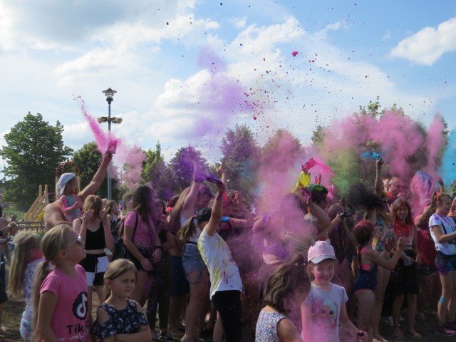 Na plaży miejskiej w Brodnicy w niedzielę, 11 lipca zorganizowano Festiwal Kolorów