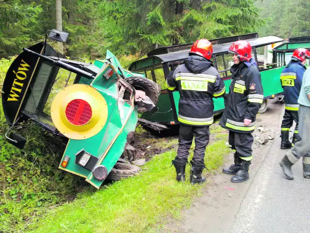 Wypadek na krętej drodze w Witowie wyglądał bardzo groźnie. Na szczęście nic poważnego nikomu się nie stało. Słynna ciuchcia jechała bowiem bez pasażerów