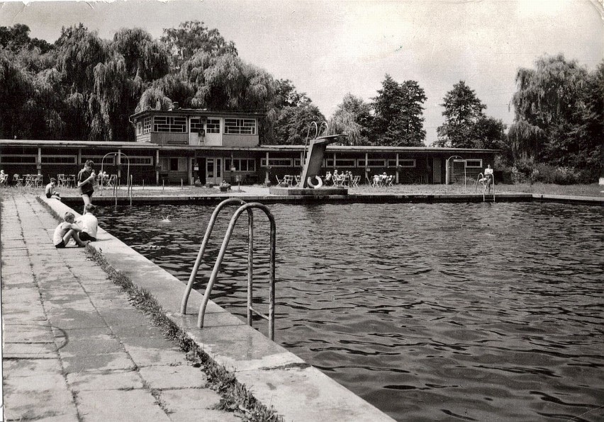 Zdjęcia dawnego basenu w Zdroju