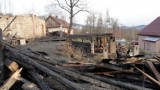 Pożar w Siołkowej. Spłonęła stodoła strażacy ocalili dom [ZDJĘCIA]