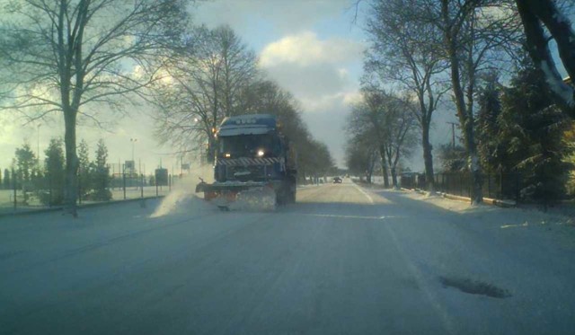 Drogowcy zapewniają, że żadna zima ich nie zaskoczy - nawet gdyby spadło bardzo dużo śniegu są zabezpieczeni w sprzęt i materiały