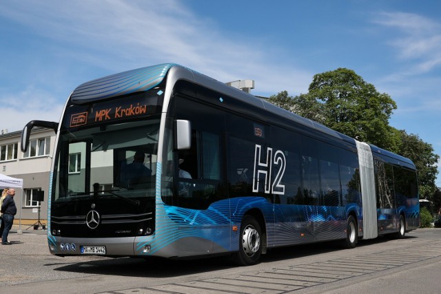 Prapremierowa prezentacja wodorowego autobusu Mercedes-Benz eCitaro Fuel Cell