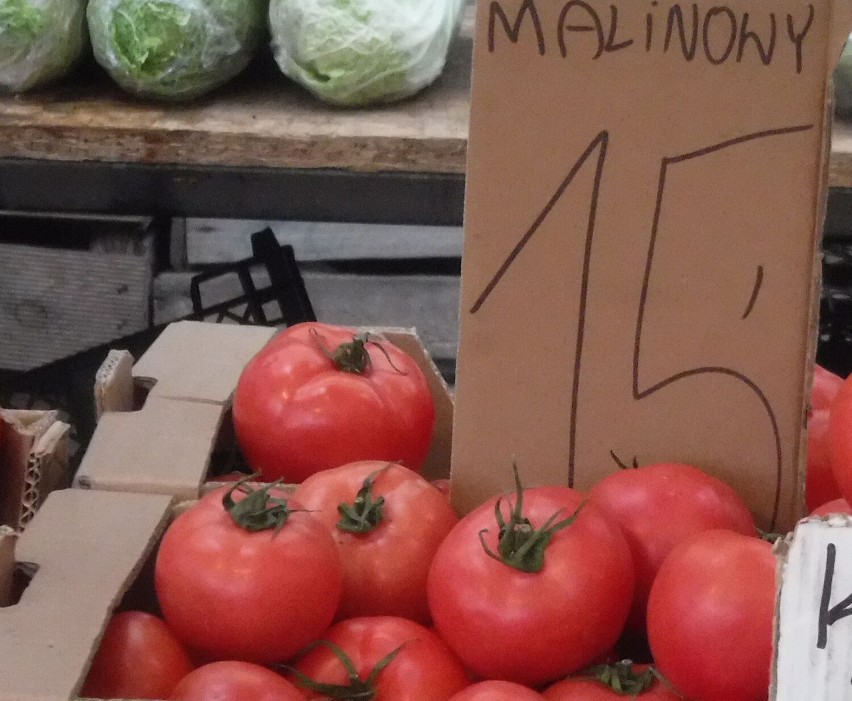 Pomidory malinowe 15 złotych za kilogram