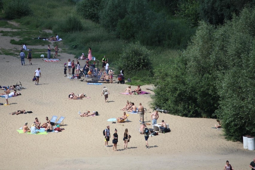 Plaża Zawady zlokalizowana na Wilanowie jest szeroka, długa...