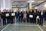 Strażacy z Pomorza odebrali w Kartuzach promesy na zakup nowych samochodów
