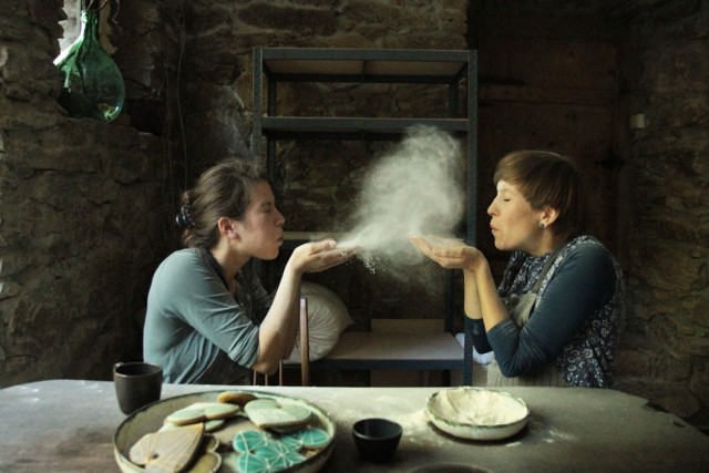 Od lewej: Anna i Agata Trawińskie w pracowni piernika w Jodłowie