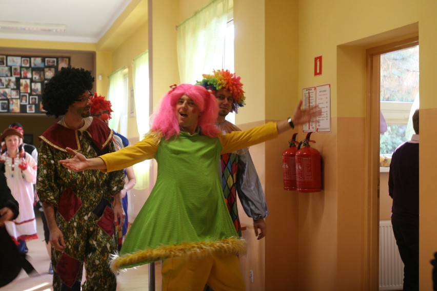 Kabaret Młodych panów w Rybniku tańczył z niepełnosprawnymi [WIDEO]