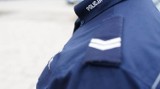 Policjanci kontrolują mieszkańców. Za nieprzestrzeganie obostrzeń są wysokie kary finansowe 