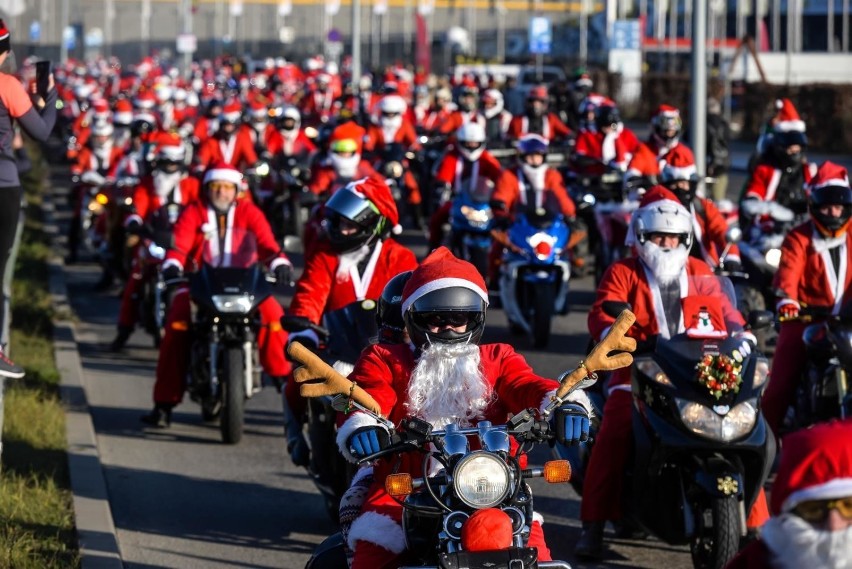 W ubiegłym roku wydarzenie zgromadziło około 1600 Mikołajów....