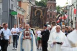 Nawiedzenie cudownego obrazu w parafii Św. Bartłomieja w Koninie. Uroczysta procesja ul. 3 Maja [FOTO]