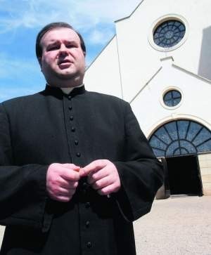 - Prowadzenie parafii to zaszczyt - mówi ks. Marek Kluwak, nowy proboszcz w Męcince  fot. piotr krzyżanowski