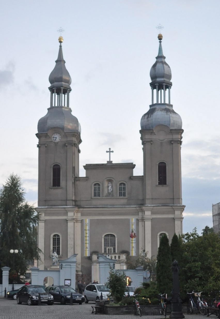 Dziś w południe we wszystkich kościołach w Polsce mają zabrzmieć dzwony wzywające do modlitwy
