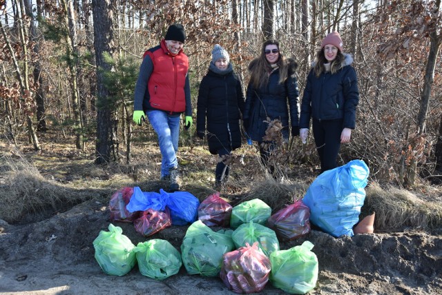Ekipa Aktywny Golub-Dobrzyń w niedzielę 13 lutego zorganizowała spontaniczną akcję sprzątania lasów w Golubiu-Dobrzyniu
