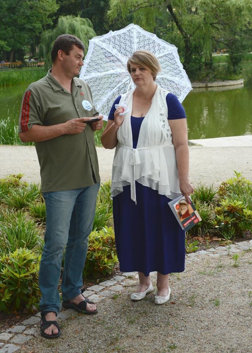 Czytanie "Pana Tadeusza" w Parku Świętojańskim w Radomsku