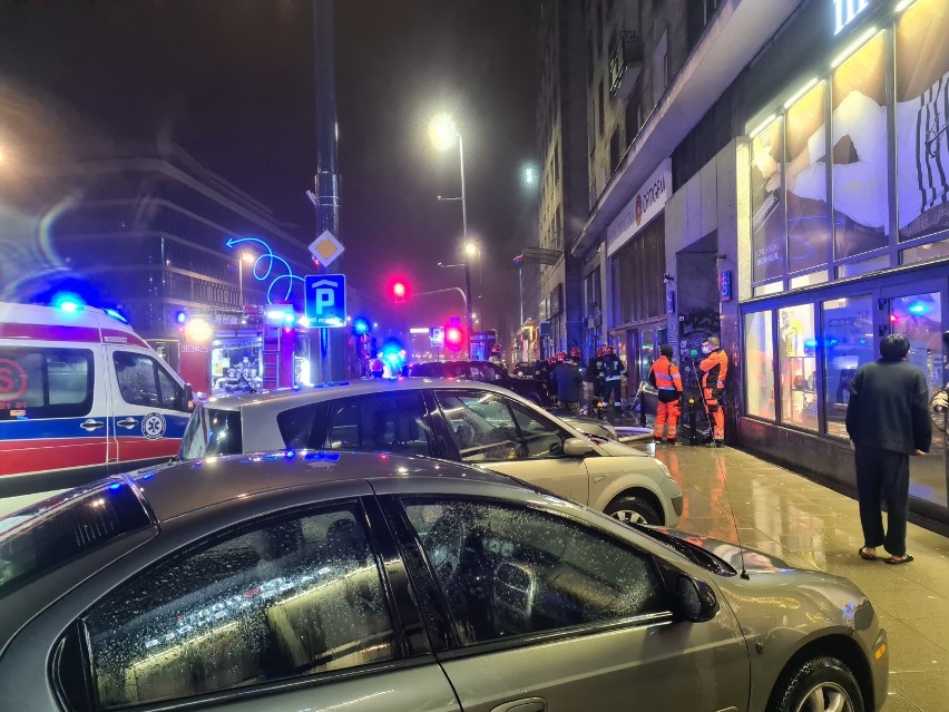 Pożar w centrum Warszawy. Spłonął salon optyczny. "Nikt nie ucierpiał w zdarzeniu"  