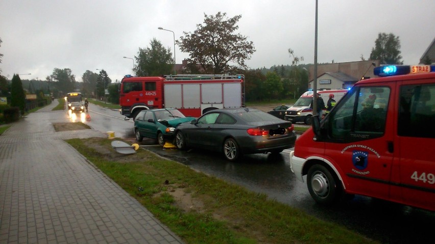 Kolizja w Borowie - czołowo zderzyły się dwa samochody osobowe
