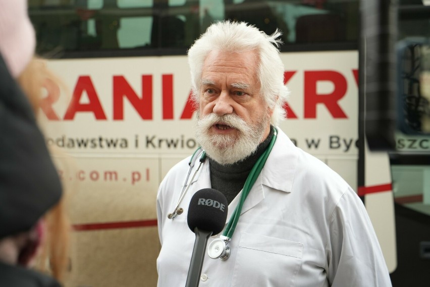 Doktor Andrzej Janeczek z Regionalnego Centrum Krwiodawstwa...