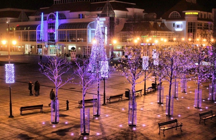Sopot: Miasto wydało 80 tys. zł na świąteczne iluminacje. Zobacz jak wygląda plac Przyjaciół Sopotu