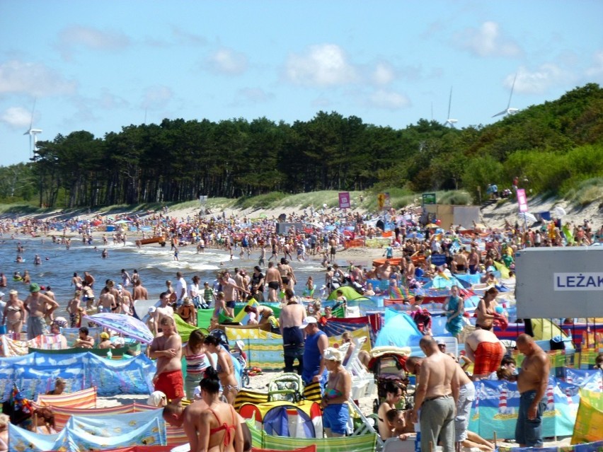 Darłowo lato. Tłumy na plaży w Darłówku Wschodnim