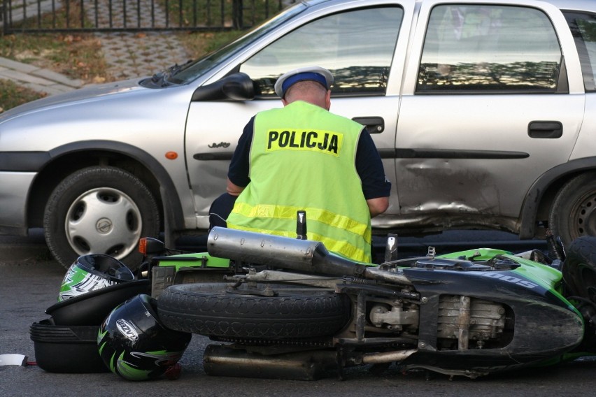 Prawiedniki: Zderzenie motocykla z autem osobowym
