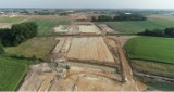 Budowa drogi S11 w Wielkopolsce: Trwają prace na budowie obwodnicy Kępna. Jak zmieniał się plac budowy? [ZDJĘCIA]