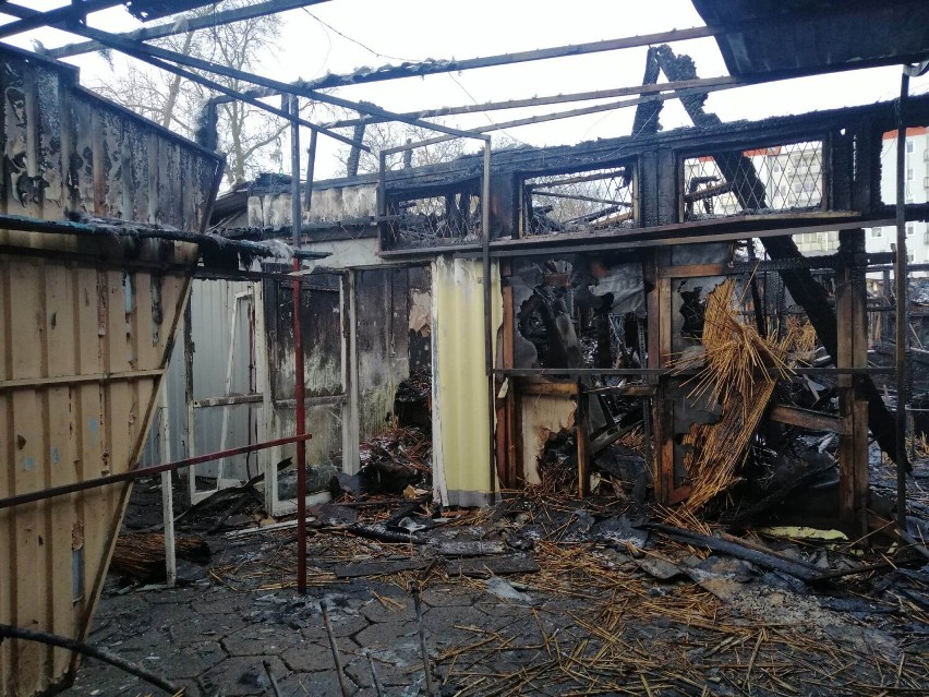 W niedzielę na bazarze w Kołobrzegu wybuchł pożar. Zginął człowiek