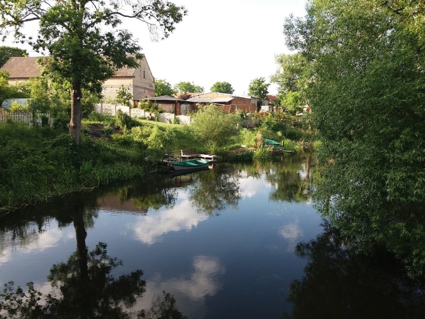 Klimatyczne wędkarskie przystanie nad Obrą.