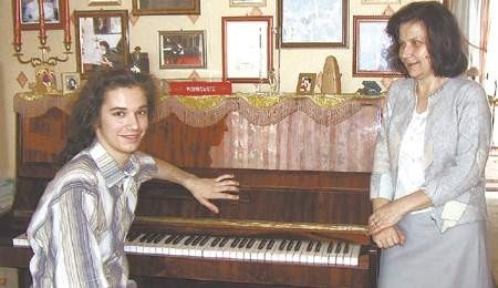 Kamil Staszowski ze swoją mamą Jolantą.  KARINA SIERADZKA