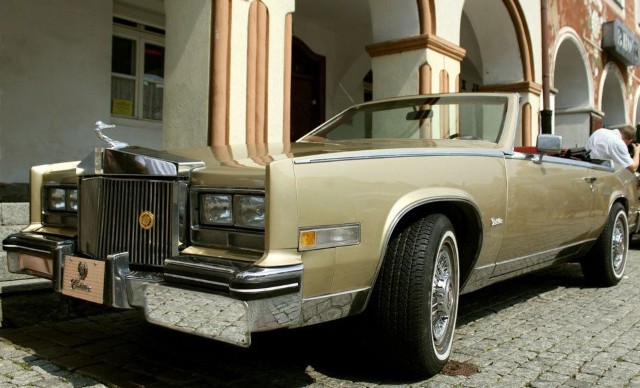 Jest to bardzo rzadki model Cadillaca w najbardziej luksusowym wydaniu: Eldorado Biarritz. Wyprodukowano go jedynie w 3,3 tys. sztuk. Fot.Artur Szczepański