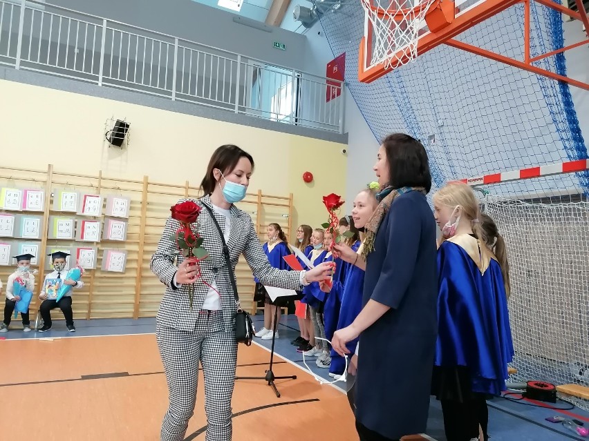 Ślubowanie klas pierwszych w Szkole Podstawowej im. Kawalerów Orderu Uśmiechu w Borczu