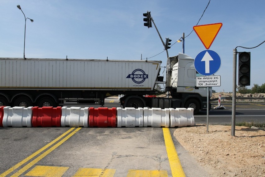 Budowa autostrady A1 koło Piotrkowa Trybunalskiego. Otwarcie...