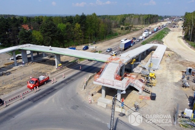 W Dąbrowie Górniczej powstaje prawie 7-kilometrowy odcinek S1

Zobacz kolejne zdjęcia/plansze. Przesuwaj zdjęcia w prawo - naciśnij strzałkę lub przycisk NASTĘPNE